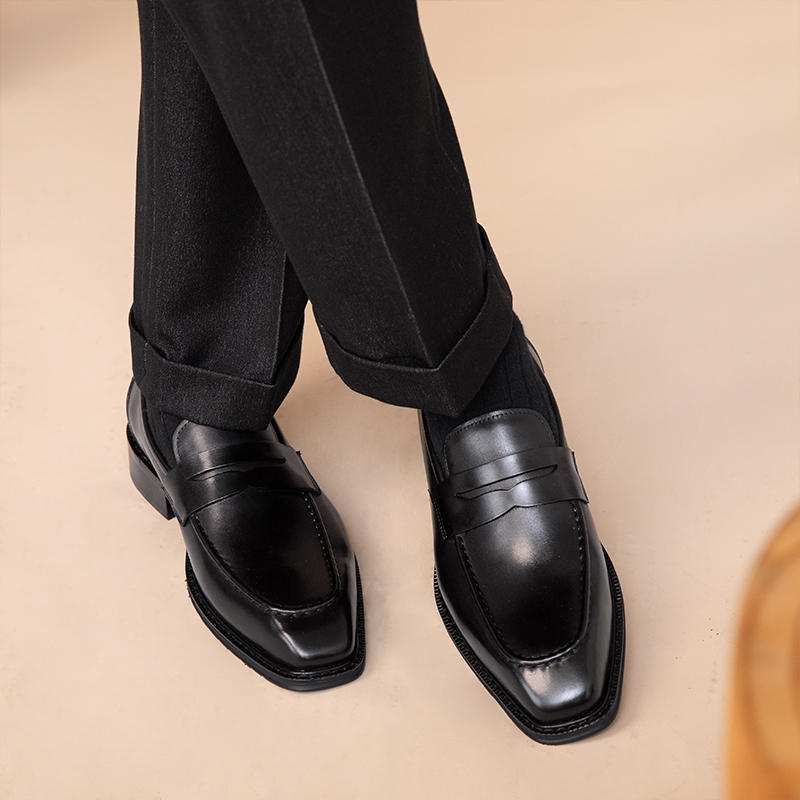 Black outdoor leisure leather shoes for men with square toe design and rubber sole