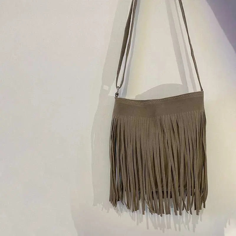 Artistic Tassel Simple And Popular Shoulder BagProduct information:Lining texture: synthetic leather Applicable scenario: leisure travel Color: Almond, brown, dark brown, black, Rose red, gray, wine red Outer bagDropshipmanAMIR BAGS INDIA PRIVATE LIMITEDnull