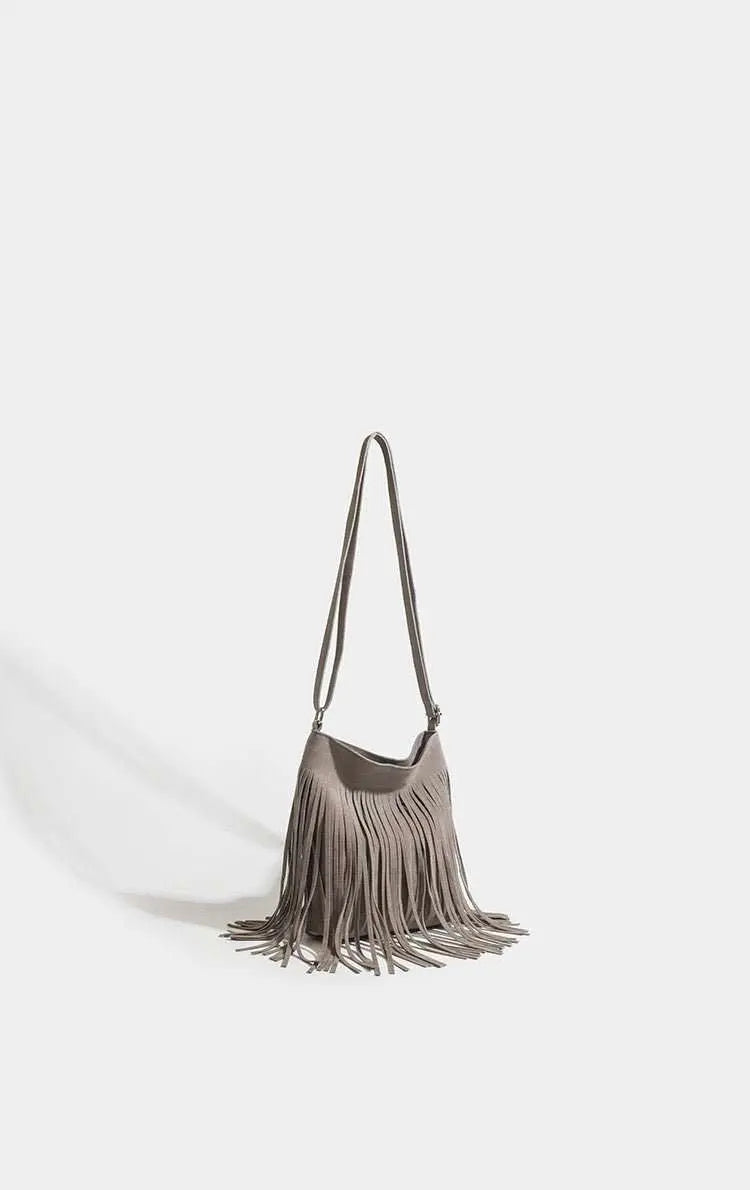 Artistic Tassel Simple And Popular Shoulder BagProduct information:Lining texture: synthetic leather Applicable scenario: leisure travel Color: Almond, brown, dark brown, black, Rose red, gray, wine red Outer bagDropshipmanAMIR BAGS INDIA PRIVATE LIMITEDnull
