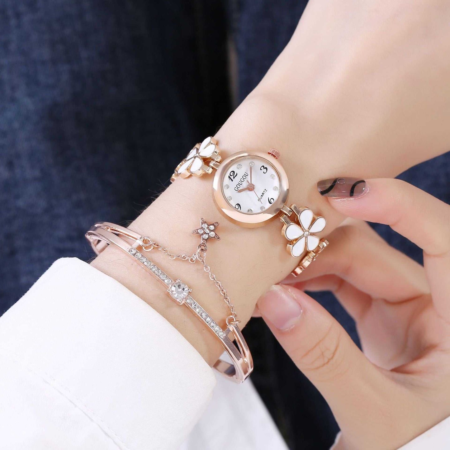 Ladies Petal Patterned Quartz Watch Bracelet Set - AMIR BAGS INDIA PRIVATE LIMITED