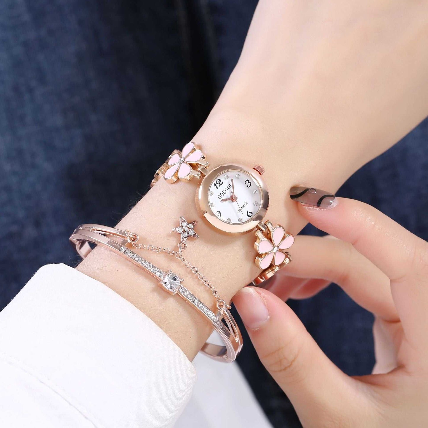 Ladies Petal Patterned Quartz Watch Bracelet Set - AMIR BAGS INDIA PRIVATE LIMITED