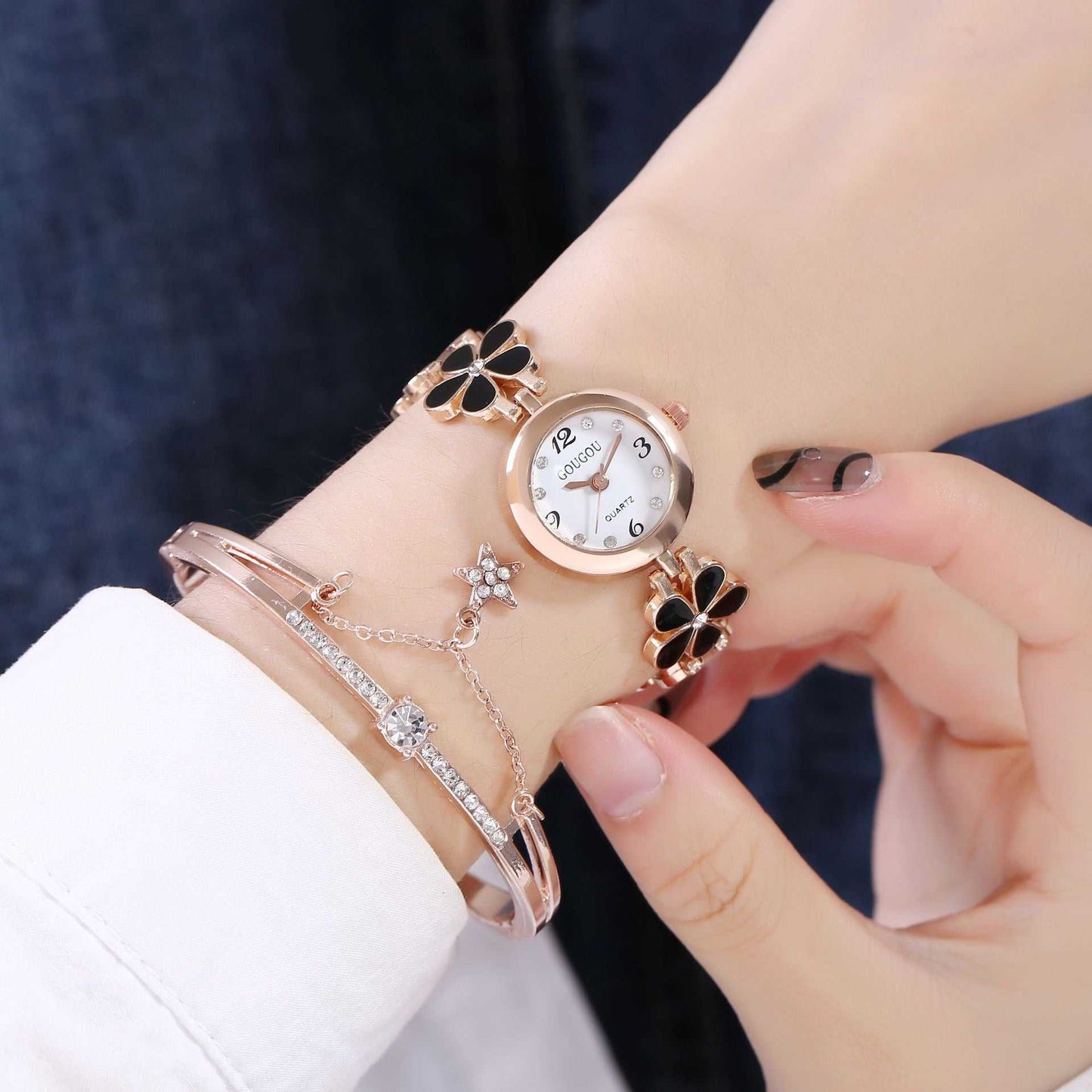 Ladies Petal Patterned Quartz Watch Bracelet Set - AMIR BAGS INDIA PRIVATE LIMITED