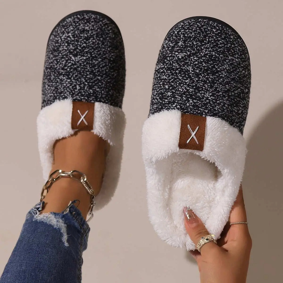 Winter Plush Slippers Fashion Thick Bottom Warm House Shoes For Women Overview:Unique design, stylish and beautiful.Good material, comfortable feet.A variety of colors, any choice.Specification:Applicable gender: neutral/both male and DropshipmanAMIR BAGS INDIA PRIVATE LIMITEDnull