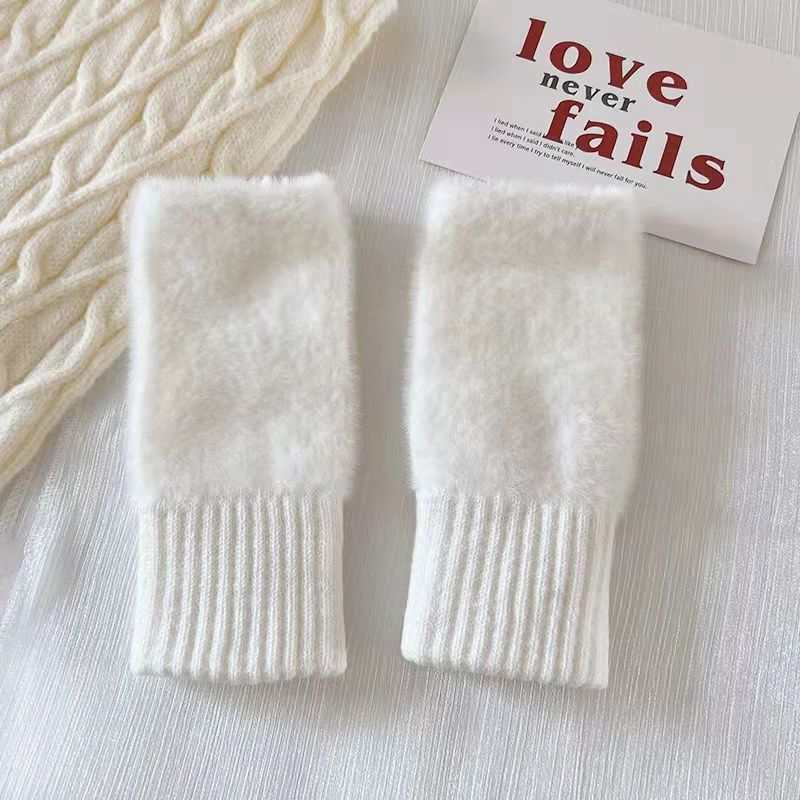 Women's Touch Screen Thermal Knitting Gloves - AMIR BAGS INDIA PRIVATE LIMITED