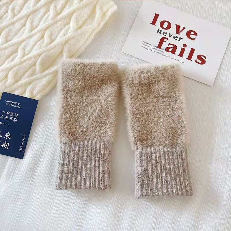 Women's Touch Screen Thermal Knitting Gloves - AMIR BAGS INDIA PRIVATE LIMITED