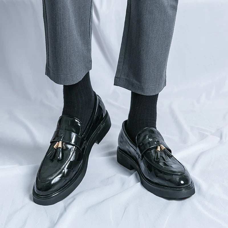 New style one foot black leather men's business shoes with tassels and microfiber upper
