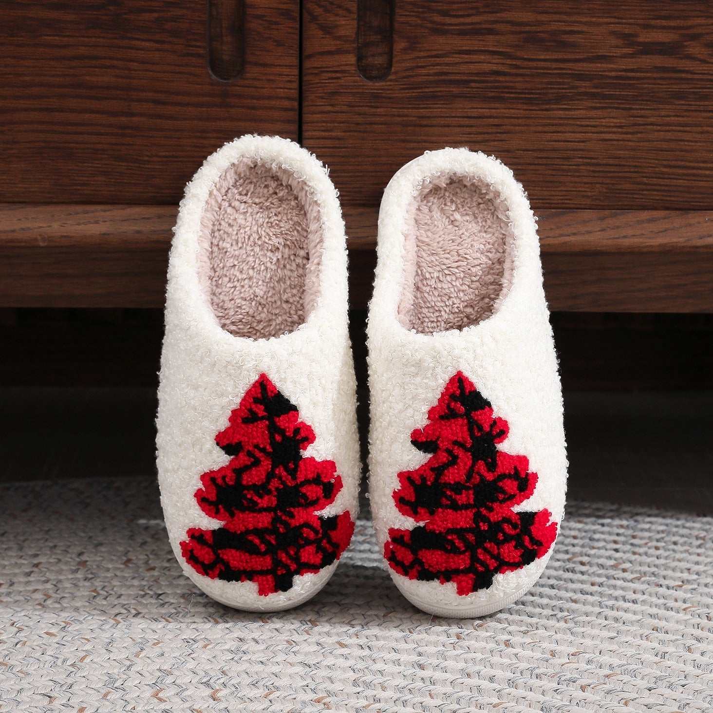 Christmas Tree Home Slippers Fashion Non-slip Floor Bedroom Slipper FoOverview:Unique design, stylish and beautiful.Good material, comfortable feet.A variety of colors, any choice.Specification:Sole Material: PlasticUpper material: PluDropshipmanAMIR BAGS INDIA PRIVATE LIMITEDnull